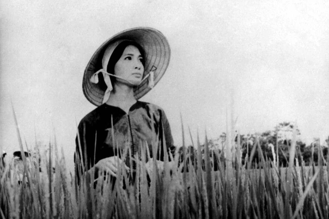 Queen's Film Theatre (@qftbelfast) on Twitter photo Duyên conceals her husband's death from her ailing father-in-law, maintaining the illusion that he is still alive with a friends help in Dang Nhat Minh’s newly restored Vietnamese drama.
When the Tenth Month Comes screening SUNDAY, part of <a href="/starnhaease/">Star Nhà Ease Vietnamese Cinema & Beyond</a>
queensfilmtheatre.com/Whats-On/When-… Duyên conceals her husband's death from her ailing father-in-law, maintaining the illusion that he is still alive with a friends help in Dang Nhat Minh’s newly restored Vietnamese drama.
When the Tenth Month Comes screening SUNDAY, part of <a href="/starnhaease/">Star Nhà Ease Vietnamese Cinema & Beyond</a>
queensfilmtheatre.com/Whats-On/When-…
