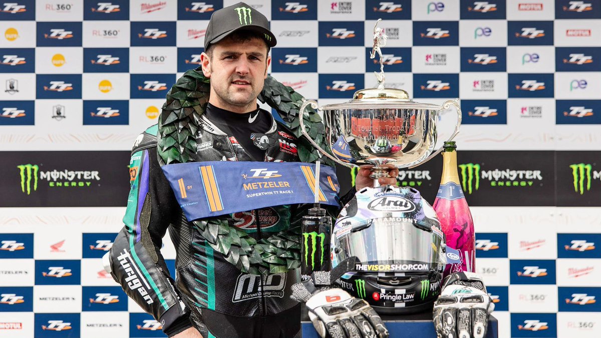 ttracesofficial's tweet photo. The bull becomes the GOAT. A 27th TT victory in the @MetzelerMoto Supertwin TT Race 1 https://t.co/C6HH2lY7KD