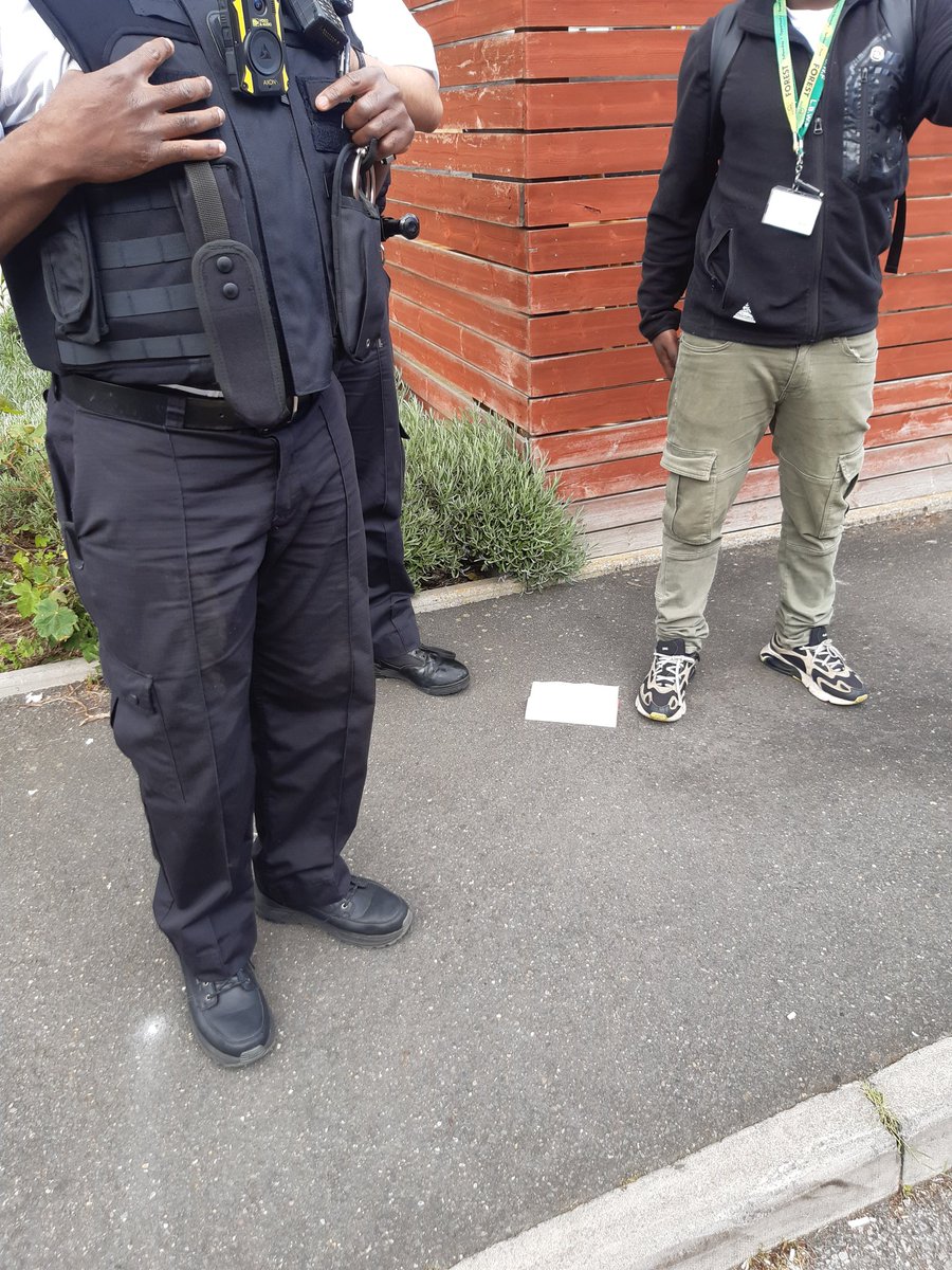 MpsWoodSt's tweet photo. Further on, we have patrolled and have also conducted some door knocks whilst engaging some resident concerns in the area.
@wfcouncil
#OPCUBO https://t.co/FMRKNYMDBq