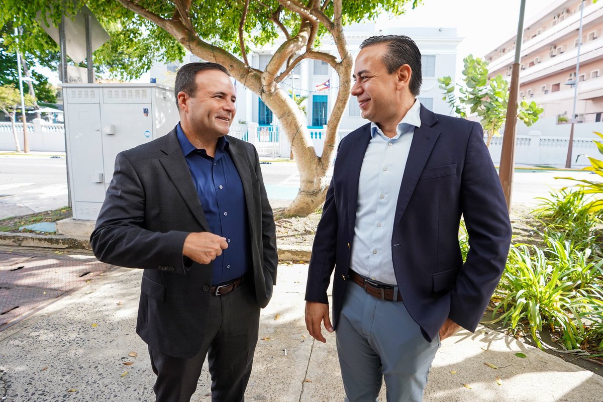 VillafanePR's tweet photo. Felicito al amigo Elmer Román por la campaña de altura y respeto que llevamos. Hoy nos unimos como un solo equipo de cara a las Elecciones Generales para darle el gran triunfo al Partido Nuevo Progresista en noviembre. Agradezco al Capitán por hacerse disponible junto a su equipo de trabajo para juntos trabajar por un Puerto Rico de igualdad y oportunidades para todos. Unidos #VamosAlFuturo.