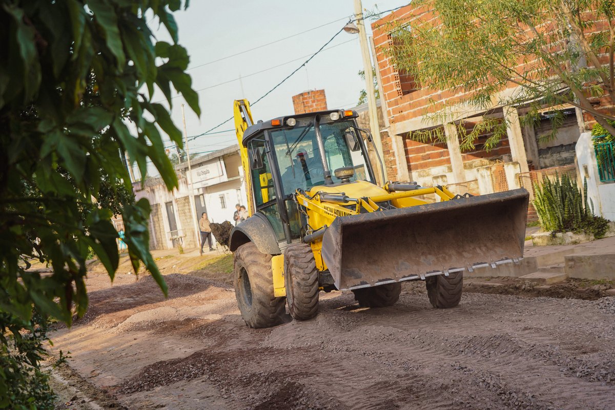 mospcorrientes's tweet photo. MÁS SEGURIDAD VIAL PARA LOS VECINOS 🙌

A través del Plan de Mejoramiento Barrial, el @CorrientesGob trabaja en el barrio #VillaChiquita para brindar mejores condiciones de transitabilidad. https://t.co/Rug6Cb9Wuy
