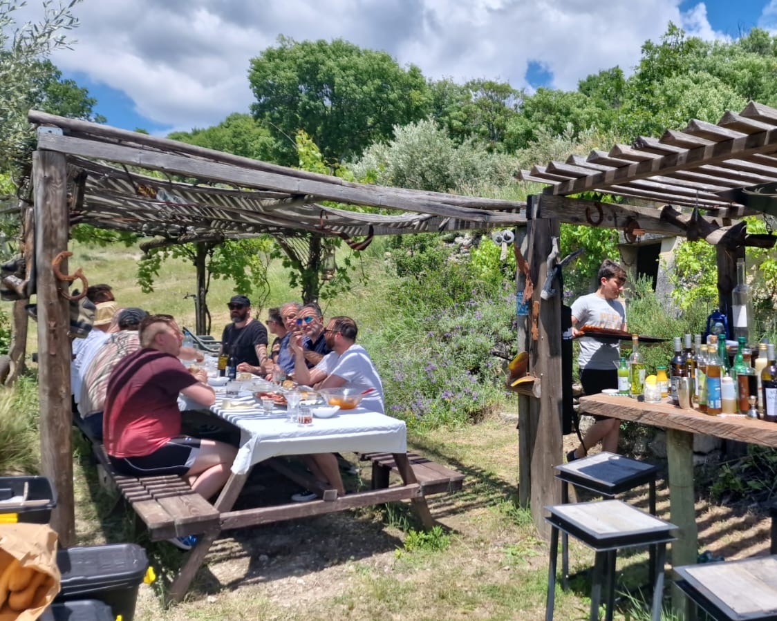 It's a beautiful day here in Forcalquier, what better way to enjoy it than sharing some spirits with our friends from Emporia Brands who are over visiting our distillery! @EmporiaBrandsUk