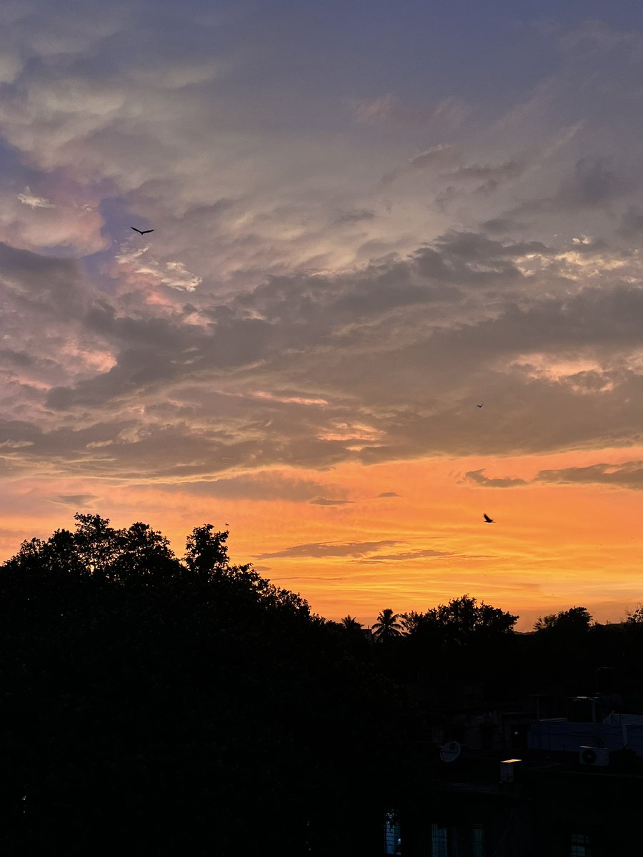 ak3789's tweet photo. Post Rain  Drama in the sky 🌧️ ❤️✨

#NoFilter #PuneWeather #Rain #Monsoon #Nature https://t.co/cqsXn2mmd0