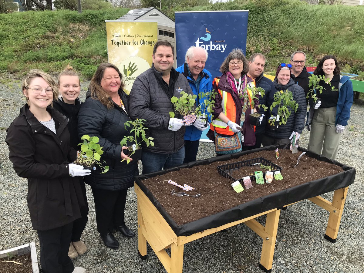 VOCMNEWS's tweet photo. Growing Through the Ages is an intergenerational gardening program administered by Conservation Corps NL in collaboration with community partners throughout Newfoundland and Labrador. https://t.co/rrkKmkjecw
