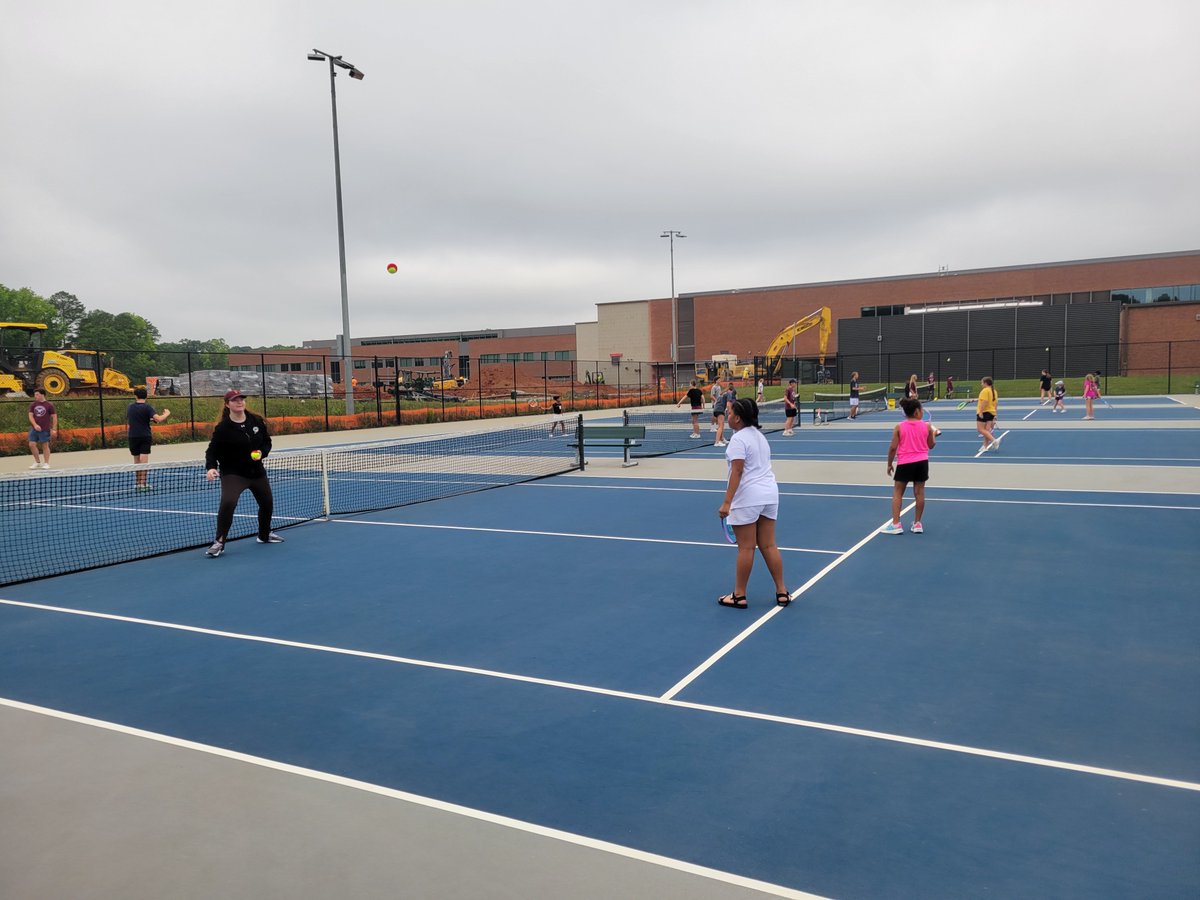 NickFuryFIHS44's tweet photo. #FutureFury camp running smoothly thanks to our high schoolers showing up to partner with the kids and provide good feeds while developing skills https://t.co/AKdsnM2hFL