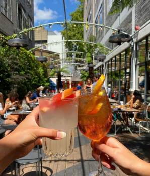 Check out Deign My Night's 70 must visit alfresco drinking destinations in London for cocktails and catch-ups in the sun ☀️

Photo by 📸 designmynight