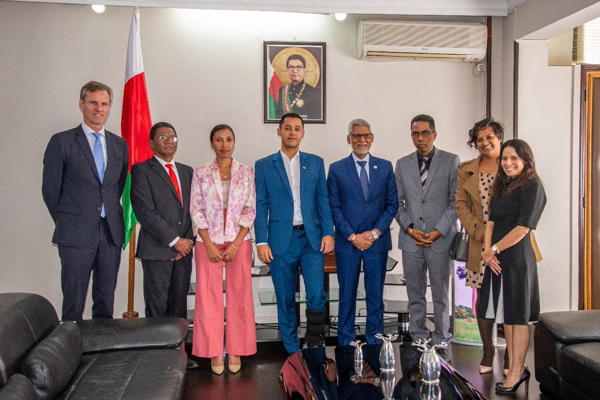 MariaMercedes_M's tweet photo. #Throwback to 2days ago, when w/ @MadaRedCross &amp; @Jagan_Chapagain, we discussed nature-based solutions &amp; climate resilience in #Madagascar w/ @FontaineMax9 . Exciting steps towards a stronger sustainable future ! #WorldEnvironmentDay https://t.co/tY8e1OAGqZ