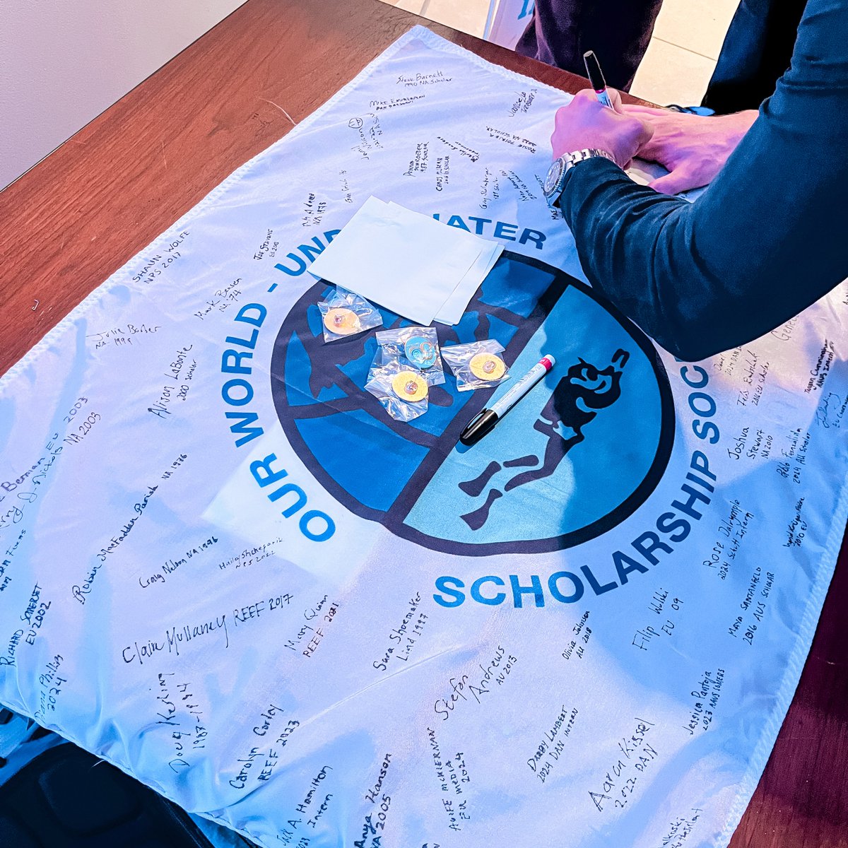 DANGlobalSafety's tweet photo. Congratulations to the Our World-Underwater Scholarship Society for 50 years of creating opportunities for young people in diving! 👏

This weekend DAN representatives attended the society’s annual meeting in NYC and welcomed 2024 #DANInterns Daniel Kim and Darby Lambert. https://t.co/exSOKW9xxC