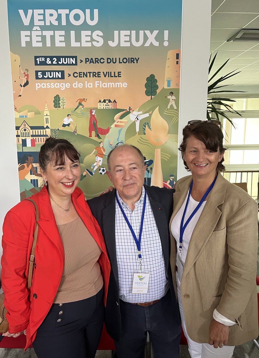Union_Centriste's tweet photo. 👉Les élus @Union_Centriste étaient à vos côtés pour accueillir la flamme olympique en #Vendée et en #Loire-Atlantique, sa 3e étape dans notre région @paysdelaloire 🔥
Un grand bravo à tous les #relayeurs qui ont porté haut les valeurs du sport dans notre chaudron ligérien👏 https://t.co/E8GIYP21Qf