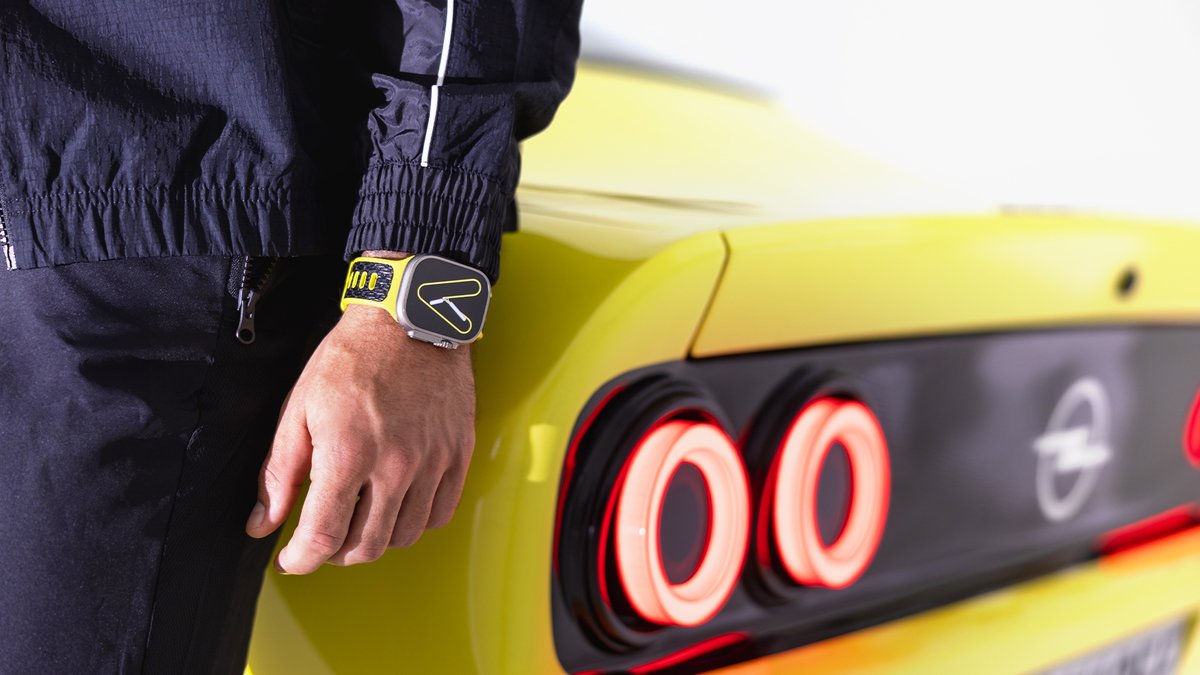 Bold style. Pure Zeitgeist. Make a statement and upgrade your #AppleWatch with our limited edition watchstrap upcycled from original #OpelManta A seats. LINK
#Opel #Bandwerk #Apple #Upcycling #ForeverForward #Sustainability