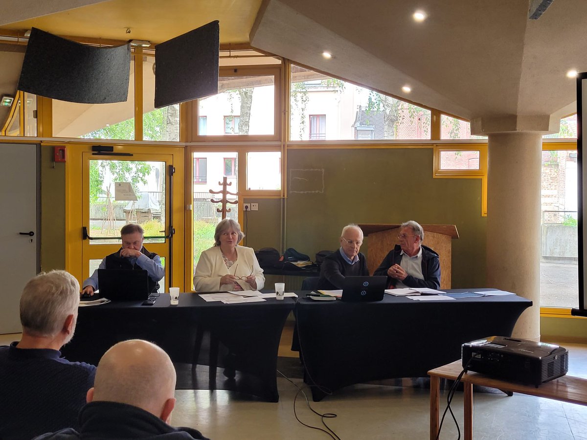 hautsdefrance's tweet photo. @a_saint_quentin @FredericMotte @rev3 @MacarezF @LFoutry La vice-présidente @VTeintenier rencontre les #CPIE des #hautsdefrance, pour échanger sur toutes les actions que ces derniers vont mettre en œuvre sur les territoires, au profit des habitants et dans la dynamique @rev3. https://t.co/hhq0dFpOIq