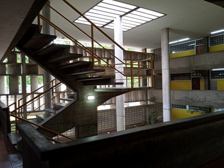 Edcruzideas's tweet photo. #arquitectura
"Escuela de Ingeniería Sanitaria, 1970-1975. Obra del arquitecto Gorka Dorronsoro en la Ciudad Universitaria de Caracas. Continua el lenguaje plástico de Villanueva más la expresión del  espacio absoluto, newtoniano. #fundaayc #guíaccs #docomomoVe #UCV #photography https://t.co/RKDjVD2lNC