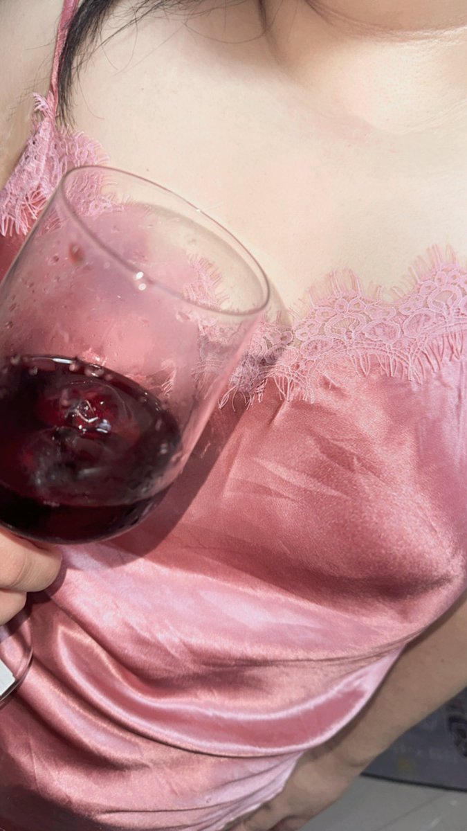 adalimibchub's tweet photo. 🥂 https://t.co/qnDPfIfVNd