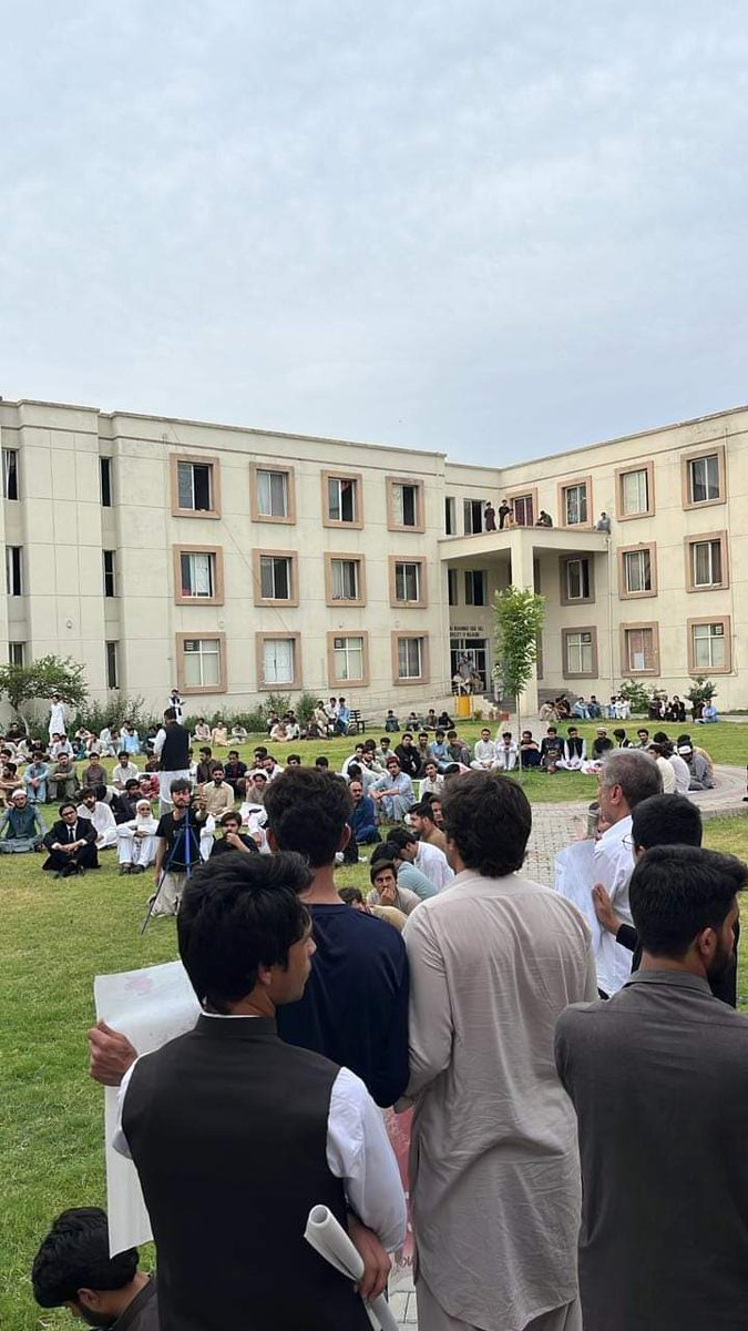 DrShahzad_'s tweet photo. په مالاکنډ پوهنتون کې د موسی خان دپاره د وکيلانو غونډه.
#TerminateCheifProctor #TerminateProvost #JusticeForMusa #MalakandUniversity #Justice4MusaKhan #Malakand #UniversityofMalakand #TerminateVC https://t.co/HqO46tjdCg