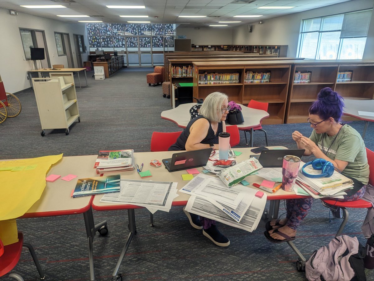 Kindergarten and First grade Dual Language teachers persisted and worked tirelessly this past week to create a biliteracy plan for our program for the 24-25 school year. So exciting!! 🙌🏼🏫👩🏽‍🏫 <a href="/DUALDENTON/">DUAL DENTON</a>