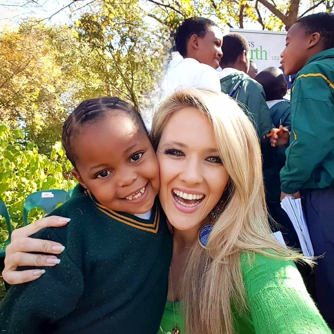 ChangeAgentSA's tweet photo. It may only be Wednesday, but we have been pushing &amp; moving  our IMPACT WORK this wk has touched the following communities:
📌 Daveyton
📌 Benoni
📌 Duduza
📌 Springs
📌 Pimville
📌 Randfontein 
📌 Etwatwa 
📌 Mohlakeng 

@missearth_sa
#WorldEnvironmentDay 🌳🙌🏾 #BuildingOurNation https://t.co/ThnDb9gq0e