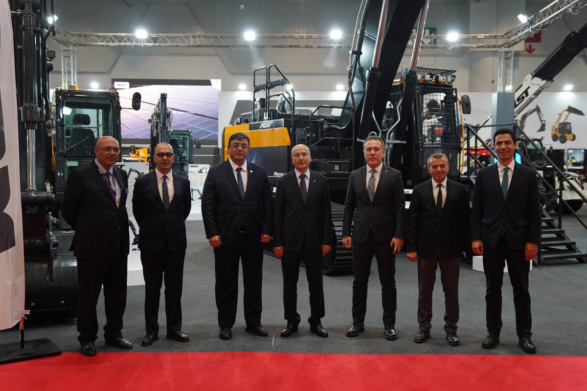 imderTR's tweet photo. İMDER'in ana desteğiyle düzenlenen KOMATEK 2024 Fuarı’nda, İstanbul Vali Yardımcısı Sn. Hüseyin YILMAZ, DMO Genel Müdürü Sn. Şinasi CANDAN ve İMDER Yönetimi, üye firmalarımızı ziyaret etti. Kurumumuza vermiş oldukları desteklerden dolayı kendilerine tekrar teşekkür ederiz. https://t.co/hA6v3lmDJ8