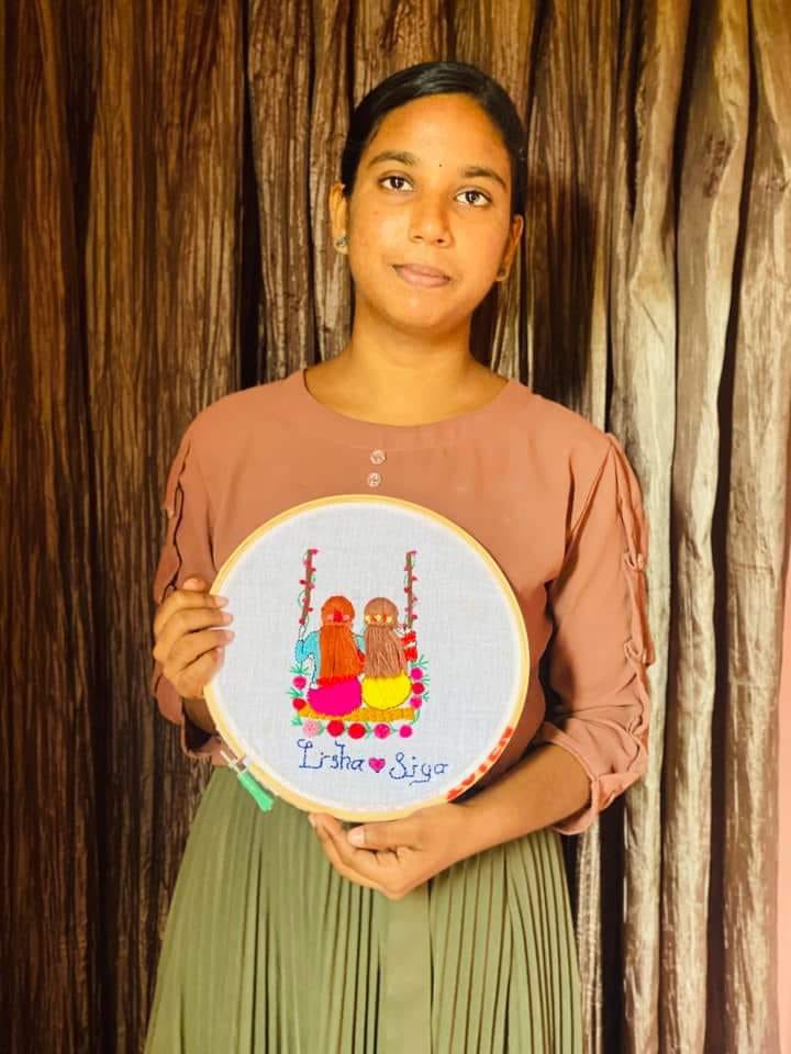 Aariworx0's tweet photo. Embracing creativity and heritage in our Aariwork hand embroidery class. 🪡✨ #Craftsmanship #aariworx #fashion #mua #makupclass #photography #beautiful #instagood #srilankadaily #srilanka #srilankan
#jaffna #vavuniya #tamil #aariworkclasses #nochchimoddai https://t.co/aCmUkPD8y6