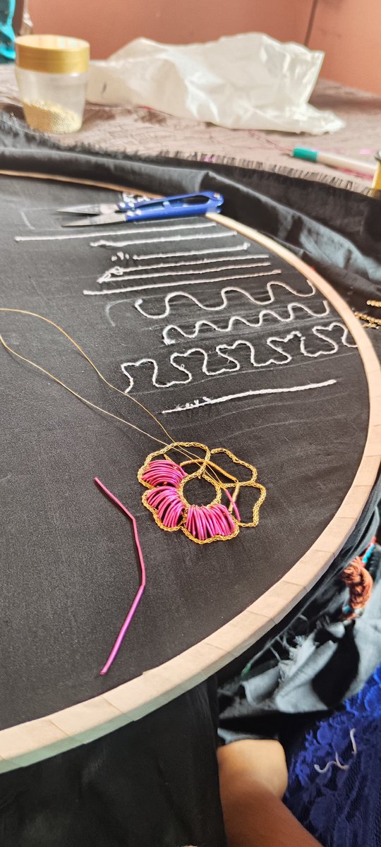Aariworx0's tweet photo. Embracing creativity and heritage in our Aariwork hand embroidery class. 🪡✨ #Craftsmanship #aariworx #fashion #mua #makupclass #photography #beautiful #instagood #srilankadaily #srilanka #srilankan
#jaffna #vavuniya #tamil #aariworkclasses #nochchimoddai https://t.co/aCmUkPD8y6