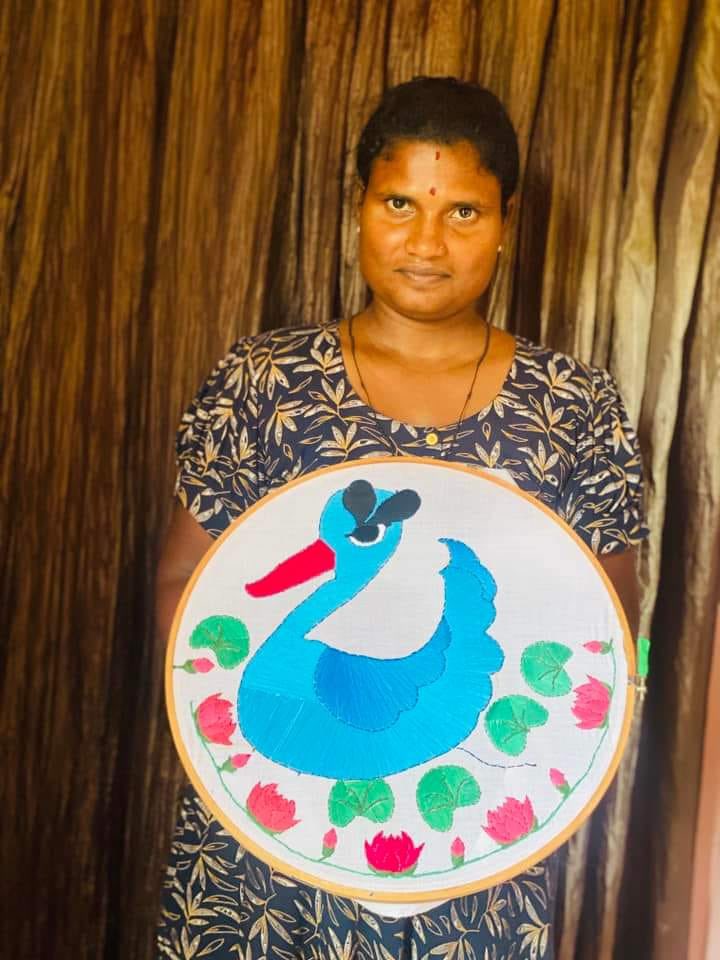 Aariworx0's tweet photo. Embracing creativity and heritage in our Aariwork hand embroidery class. 🪡✨ #Craftsmanship #aariworx #fashion #mua #makupclass #photography #beautiful #instagood #srilankadaily #srilanka #srilankan
#jaffna #vavuniya #tamil #aariworkclasses #nochchimoddai https://t.co/aCmUkPD8y6