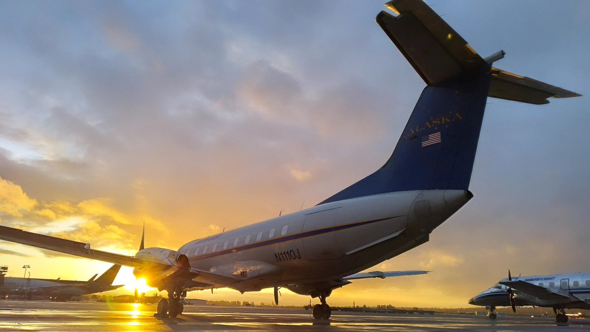 Ameriflight's tweet photo. Being up early has its perks! βοΈππ
A&P Technician Justine Ashley enjoying the sunrise from the @flypdx ramp.
#avgeek #rampview #aviationdaily https://t.co/NPqui2lksi