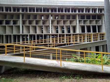 Edcruzideas's tweet photo. #arquitectura
"Escuela de Ingeniería Sanitaria, 1970-1975. Obra del arquitecto Gorka Dorronsoro en la Ciudad Universitaria de Caracas. Continua el lenguaje plástico de Villanueva más la expresión del  espacio absoluto, newtoniano. #fundaayc #guíaccs #docomomoVe #UCV #photography https://t.co/RKDjVD2lNC
