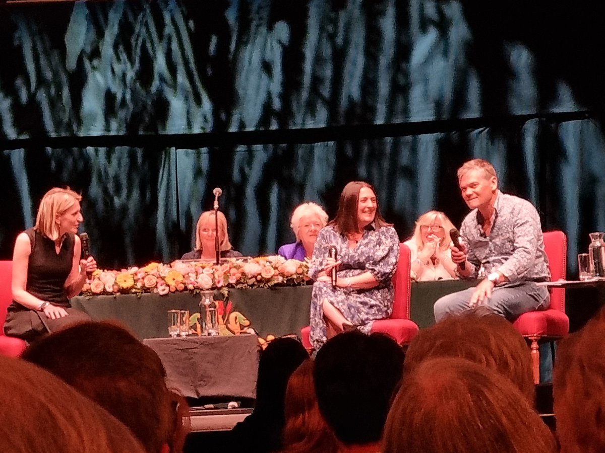 Diane (working out how to close this a/c) tweet media