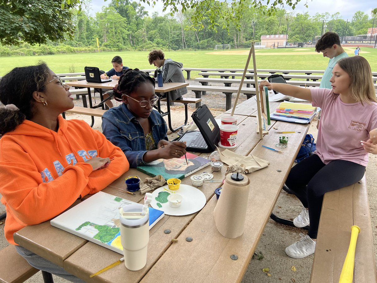 MsARTicoffTFMS's tweet photo. A little painting sess outside. #tfpantherpride https://t.co/XbQE5Pphn2