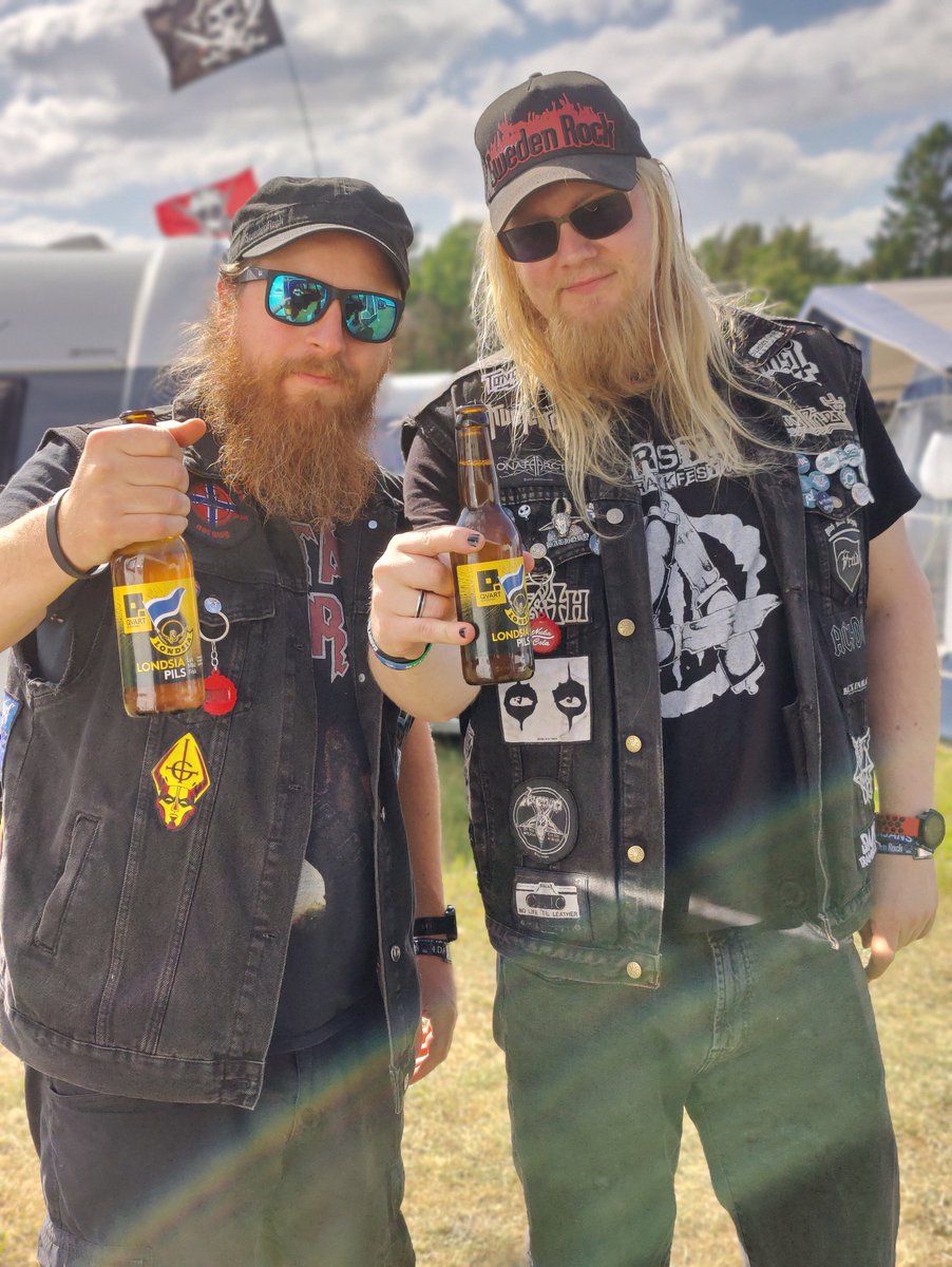 skeletorjus's tweet photo. Representerer @Langsia1905 og @londsia sammen med @Evilhaug på Sweden Rock Festival!

#BlirIkkeFestUtenBattleVest https://t.co/cQkyzSMiW8