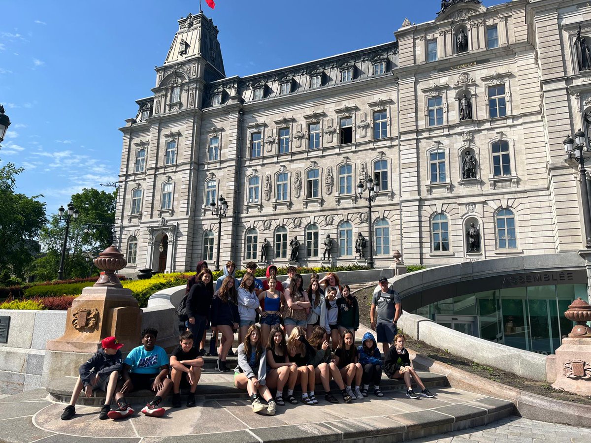 Les Lions <a href="/ESCEJL/">École secondaire catholique E.J. Lajeunesse</a> explorent la ville de Québec dans le cadre du stage Branche-toi <a href="/CscProvidence/">Csc Providence</a>
