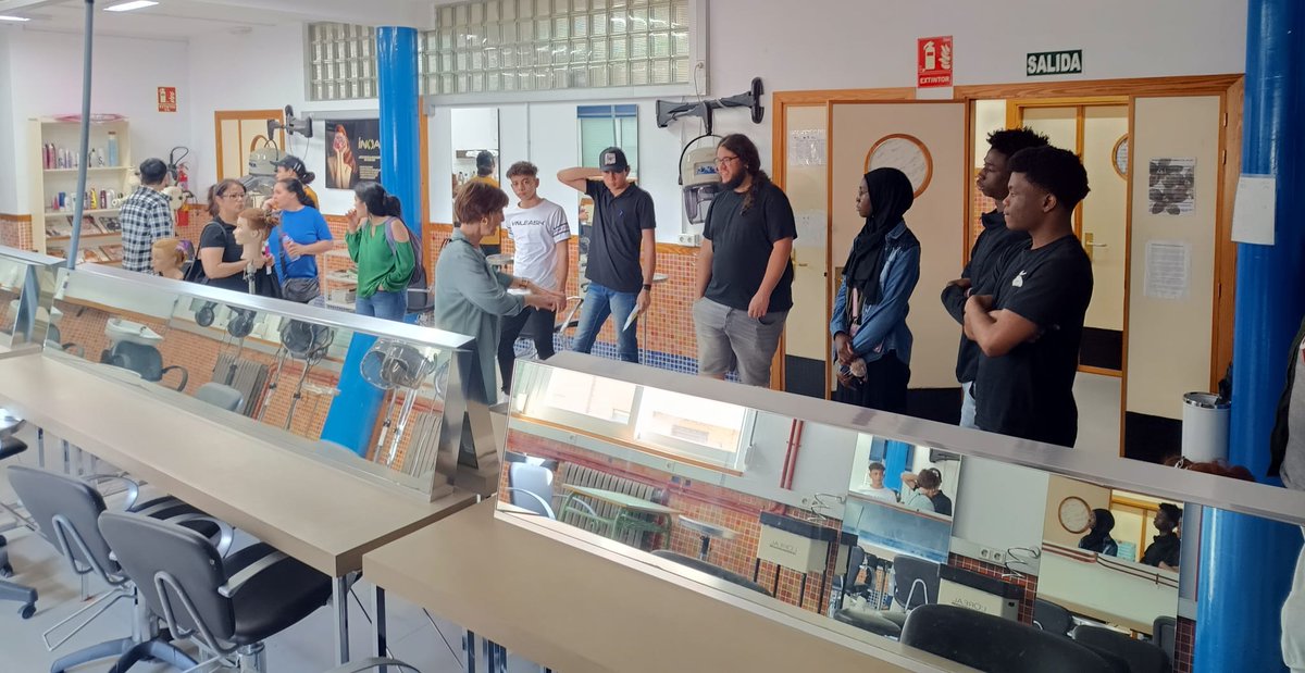 CIFPRIOEBRO's tweet photo. La Formación Profesional un abanico de posibilidades, que mostramos ayer en la jornada de puertas abiertas #SumaRíoEbro #SoyFP @educacyl @LaDeMirandaTV @todofp @elcorreo_com @diariodeburgos @mirandafmradio @SERmirandaebro https://t.co/trAkRoEha6