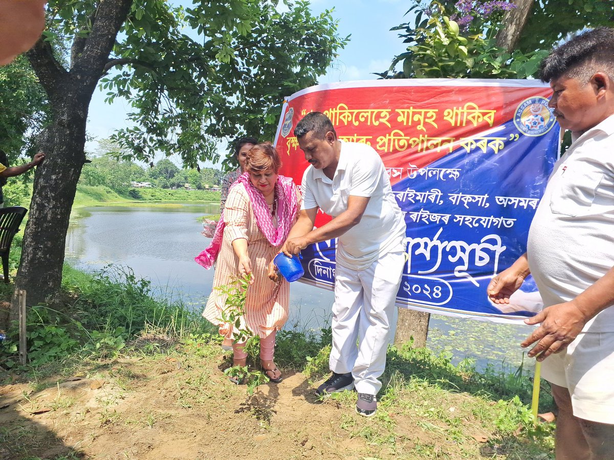 Satya271970's tweet photo. Today on  World Environment Day, at 24 APB,Baksa , our Bn staff, local villagers, students along with D.C. Baksa mam have participated in Plantation of Saplings with the motto "for survival of mankind tree is indispensable, mere planting will not no do, nursing them is important https://t.co/2ka8W9pbjE