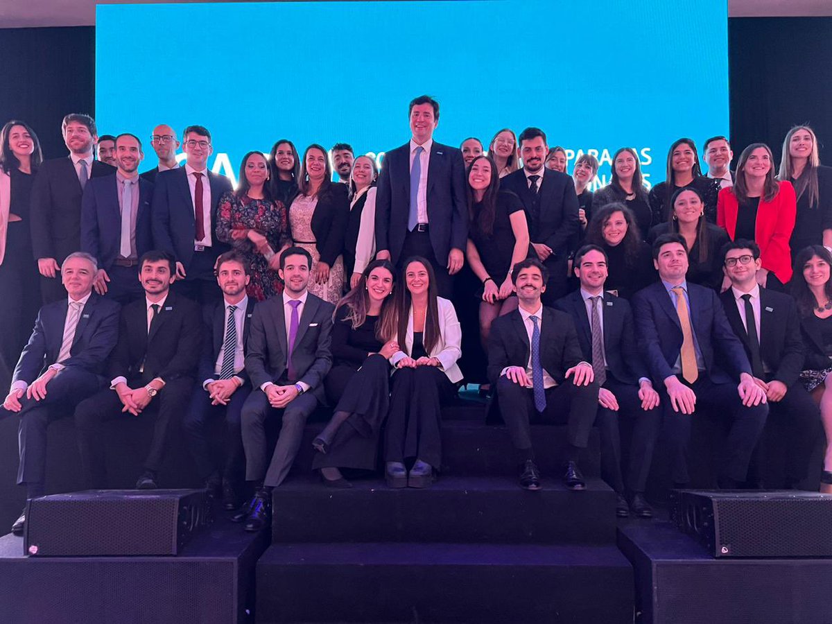 📸El Grupo Joven presente en la Comida Anual del <a href="/CARIconsejo/">CARI</a> en la que participaron más de 400 personalidades del ámbito de las RR.II.

Felicitaciones <a href="/frandesanti/">Francisco de Santibañes</a> <a href="/CarolaRamonB/">Carola B. Ramón</a> <a href="/vickycostoya/">Victoria costoya</a> por seguir construyendo a futuro el think tank argentino de política exterior.