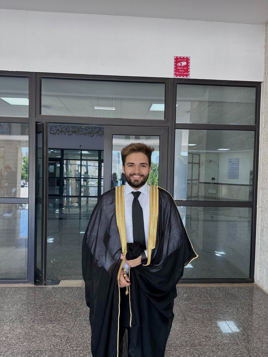 Mahmoudrbader7's tweet photo. Last day in medical school of YU ✅
يا فرحة ما الها حدود ، الحمدلله 💙💙 https://t.co/gdhWQkeC14