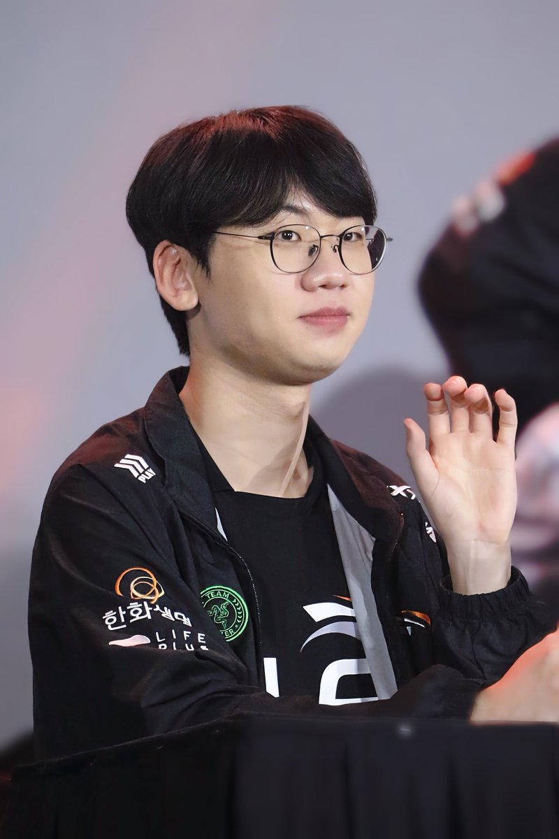 NN132310's tweet photo. Babae boo 🧡
#LCK    #LCKVietnam #HLE #HLEGlobalFanFest 
@doran_choi @HLEofficial @lckvietnam https://t.co/FBPxsc6cRP
