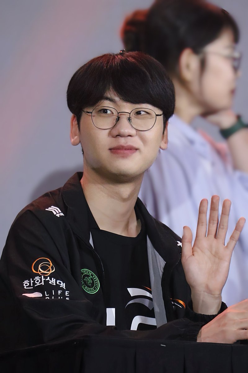 NN132310's tweet photo. Babae boo 🧡
#LCK    #LCKVietnam #HLE #HLEGlobalFanFest 
@doran_choi @HLEofficial @lckvietnam https://t.co/FBPxsc6cRP