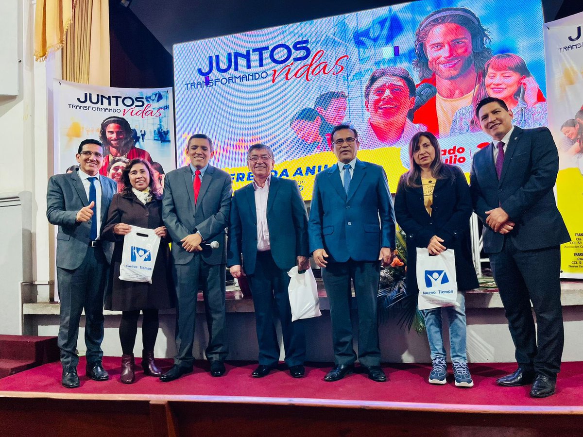 NuevoTiempoPeru's tweet photo. 🤗 ¡Ayer fue una noche bendecida!

😇 En Trujillo, captamos 70 Ángeles de Esperanza y reconocimos a Constante, Rosalinda y Rocío por su frecuente contribución a la obra de Nuevo Tiempo. 💛 https://t.co/ZyDWIBYmS2