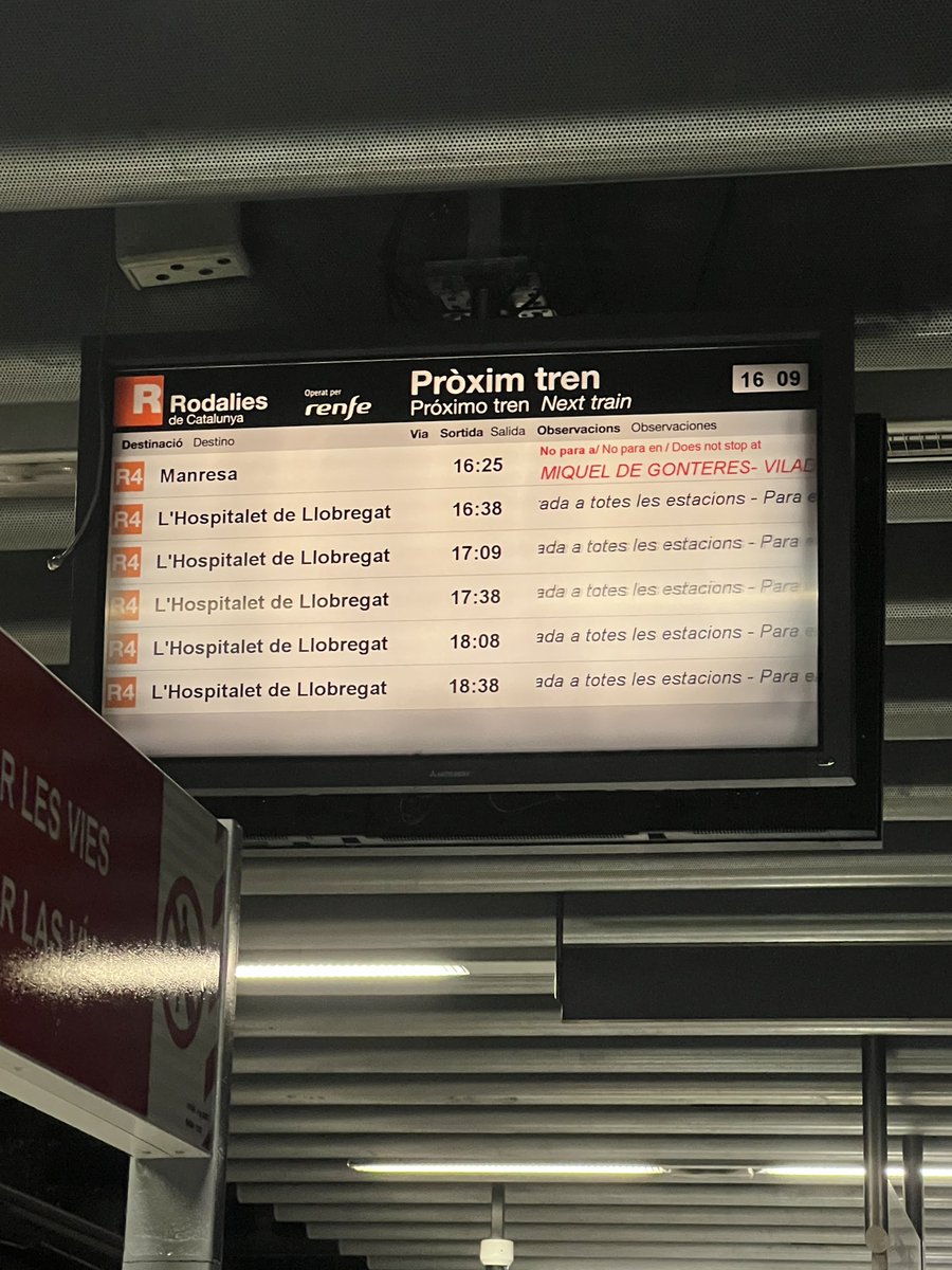 InnocAlll's tweet photo. @rod4cat Tendría que pasar a las 16:14 segun el horario, pero donde están los 2 trenes por hora? https://t.co/1xDiGdoYgV