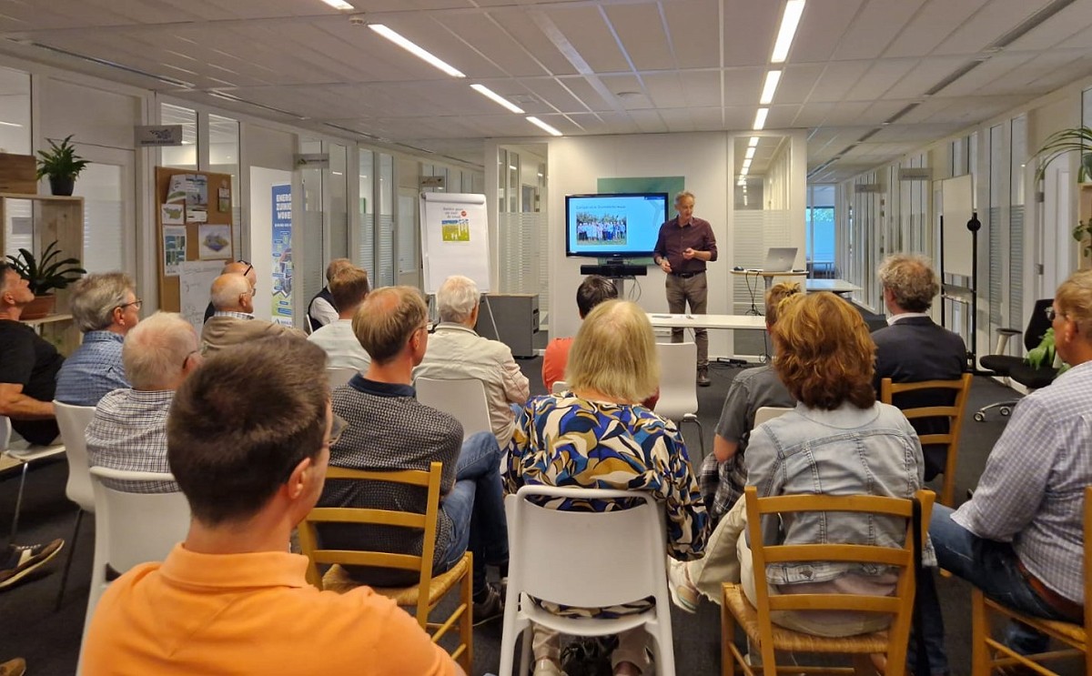 A2Lage's tweet photo. 🌬️Kom naar de informatiebijeenkomst Burgerwindpark A2 Lage Rooijen! Iedereen is welkom om meer te leren over dit duurzame project en het kopen van obligaties.

📅 Datum: Dinsdag 11 juni
🕒Tijd: 19.30 - 21.00 uur
📍 Locatie: Slotselaan 6, Rossum (oude gemeentehuis, nu Innovencio) https://t.co/do8ArlGoZD