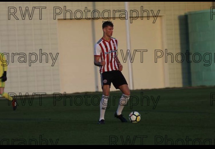 Ellis moore 
22
6’7 
From Sheffield 
Centre back 
Previous clubs: Buxton Gainsborough Belper town 
Any retweets would be appreciated 👍🏻