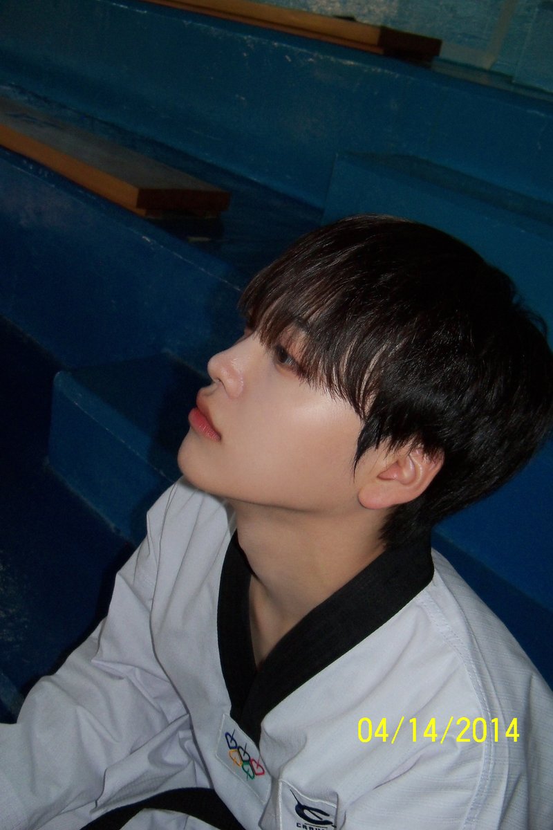 CRAVITYstarship's tweet photo. [📸]
우리의 시선이 마주 닿는 순간☀
⠀
#CRAVITY #크래비티
#형준 #HYEONGJUN
#C_SUN #시_선 https://t.co/boWlfOeLqs