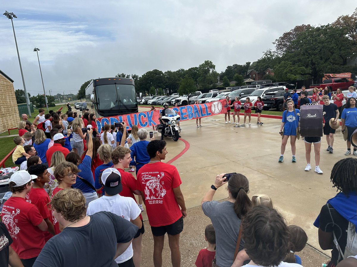 GHSMustangsFB's tweet image. Good luck @Gvinebaseball! Go take care of business! #MUDITA #RAHRAHRAHMUSTANGSFIGHT