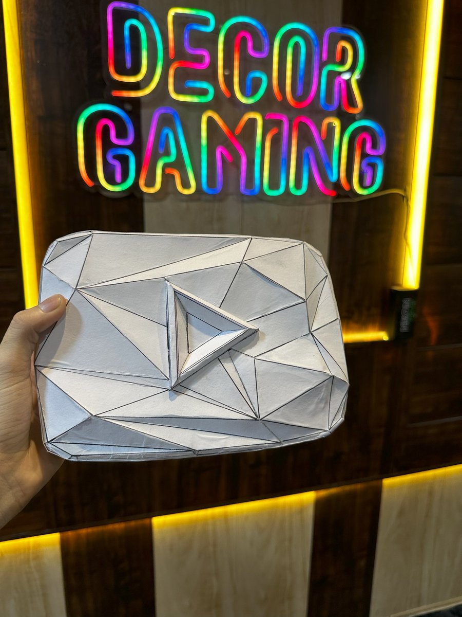 DecoR Bhai tweet media