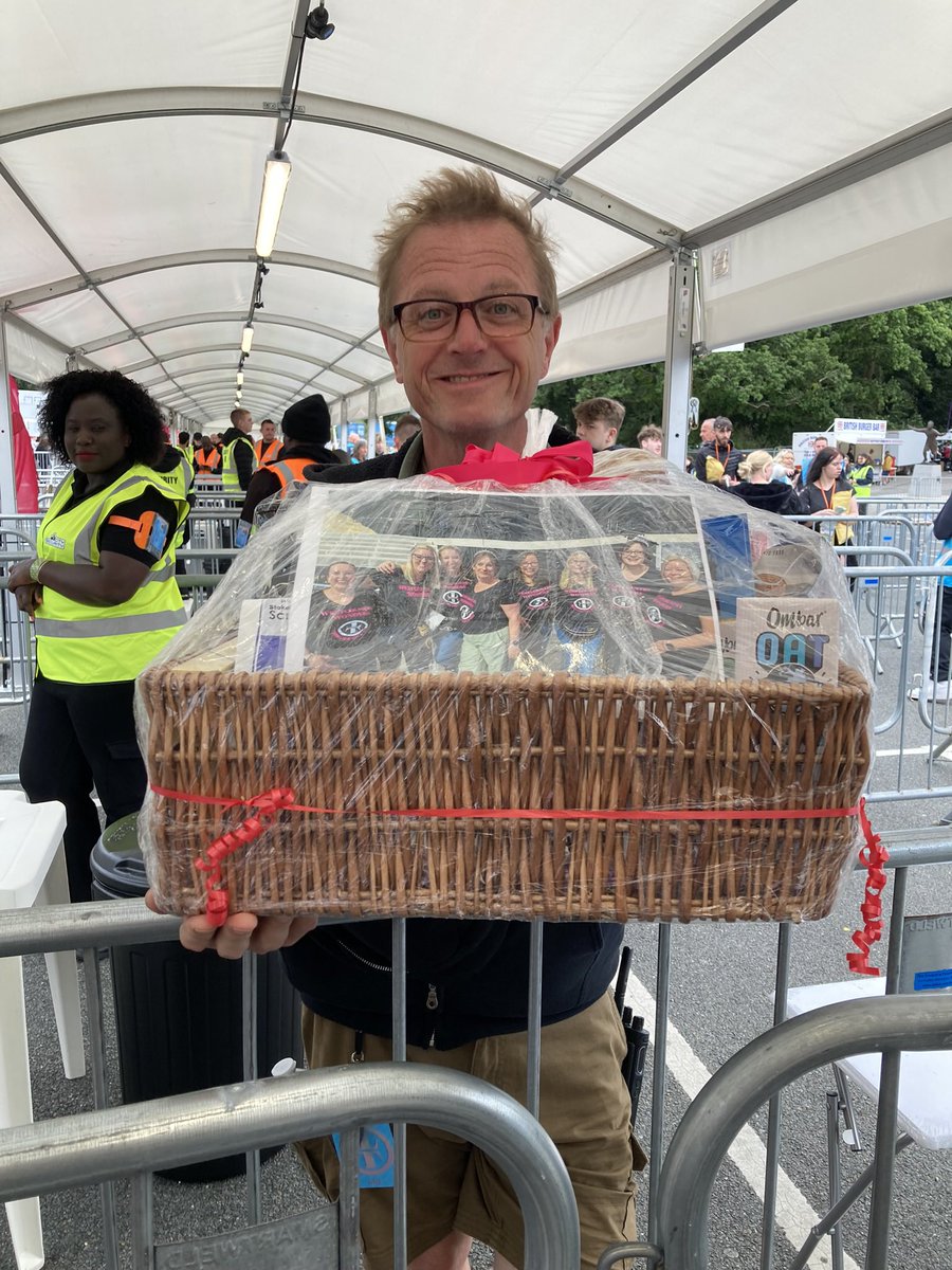 Well, THIS happened <a href="/Argyle/">Plymouth Argyle FC</a> ! How was the #WestcountryWonders #thehamper2 <a href="/takethat/">Take That</a> <a href="/GaryBarlow/">Gary Barlow</a> <a href="/OfficialMarkO/">Mark Owen</a> ? 😘