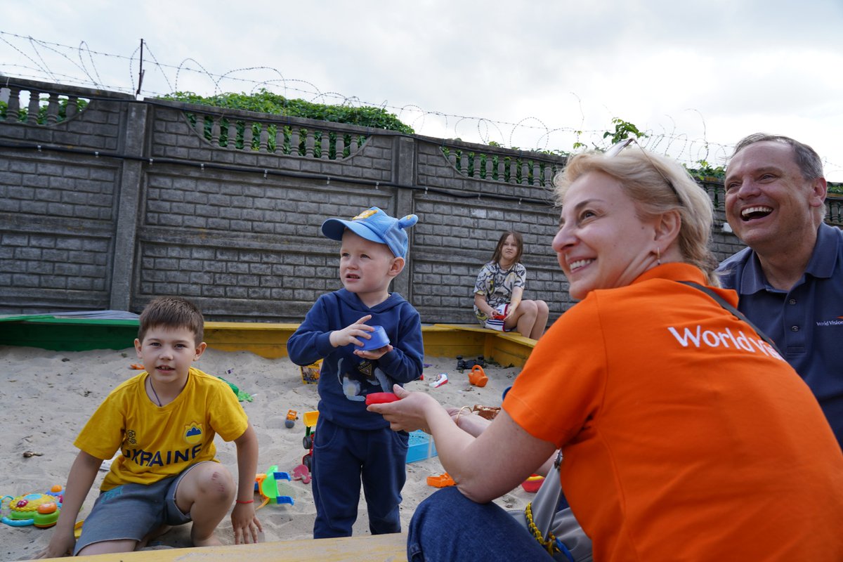 mjmessenger's tweet photo. Our #Ukraine Response is driven by remarkable partners: thousands of generous supporters from around the world, and 70 local partners who know the context and help us move faster and with more expertise. I saw the impact at partners' family support centres like this one in Kyiv. https://t.co/H6VAtPtDOc