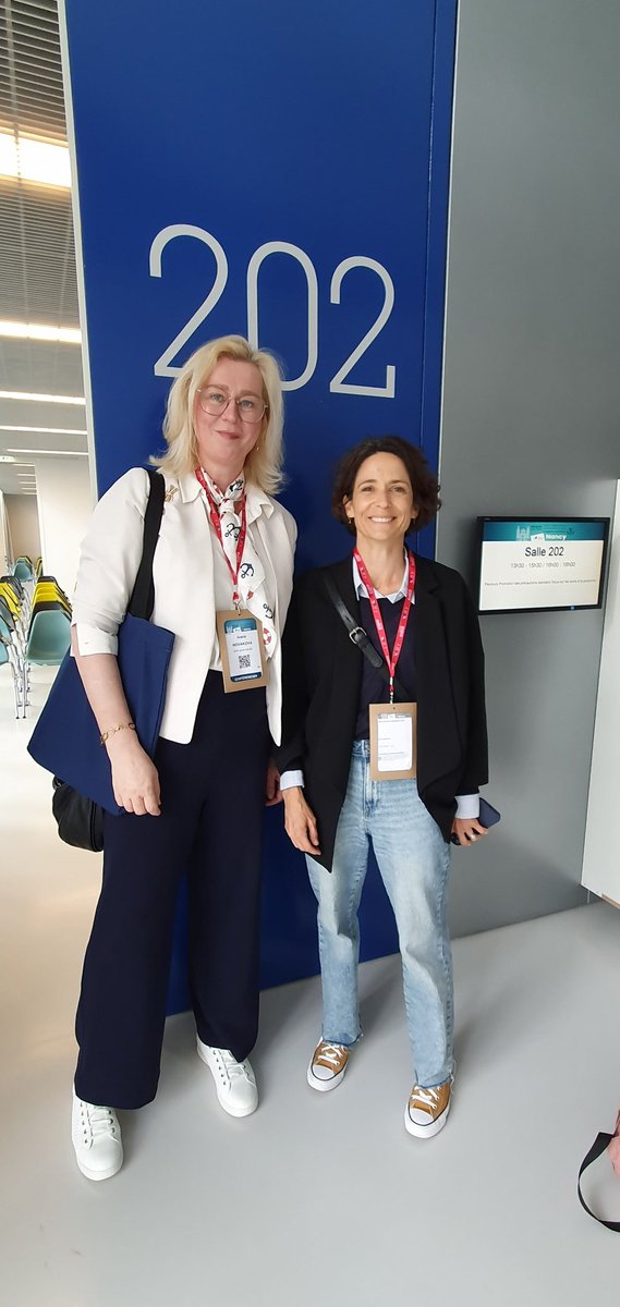RachelDutrech's tweet photo. Formations Spécialisées #SF2H Début de la session en présentiel 
Programme : promotion des précautions standard 2eme partie  Soins à la personne avec Laure Roux et @anavinti  @LaSF2H https://t.co/FXIpT9ABJQ