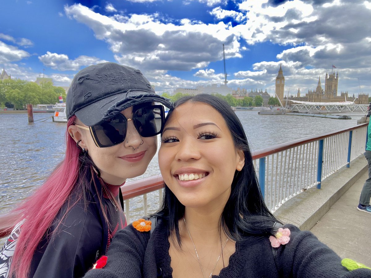 jodiexe_'s tweet photo. JODIE IN LONDON DAY 2 (pics creds to @oneinEmilyin ) https://t.co/CVzRjodGtP
