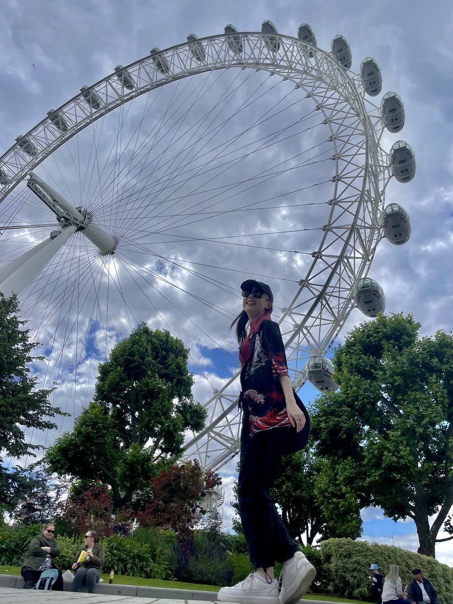 jodiexe_'s tweet photo. JODIE IN LONDON DAY 2 (pics creds to @oneinEmilyin ) https://t.co/CVzRjodGtP