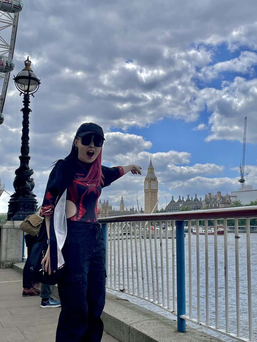 jodiexe_'s tweet photo. JODIE IN LONDON DAY 2 (pics creds to @oneinEmilyin ) https://t.co/CVzRjodGtP