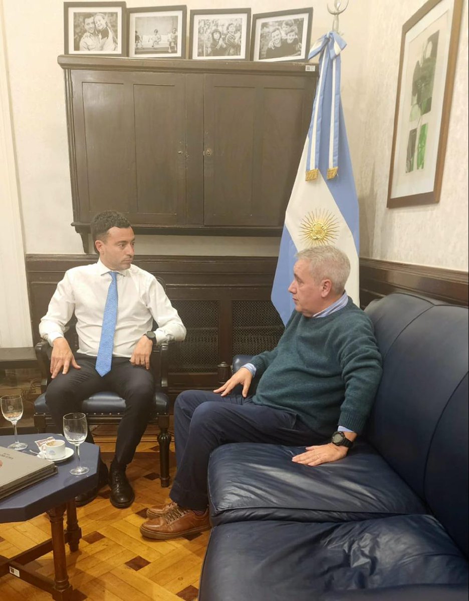 Rdearrecheaok's tweet photo. Me reuní con el presidente del Bloque de Diputados nacionales de la @UCRNacional , minutos antes de que se apruebe el aumento a las jubilaciones propuestobpor nuestro bloque.
Gracias @rodrigodeloredo por recibirme. https://t.co/s5mGLjCGRD